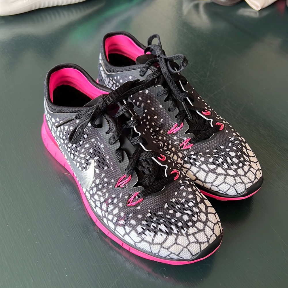 Nike free 5.0 shoes. Black and pink, almost new. Size 6.5.